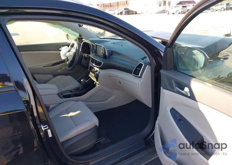 2021 Hyundai Tucson Value z USA, uszkodzony, nr VIN KM8J33A49MU302976